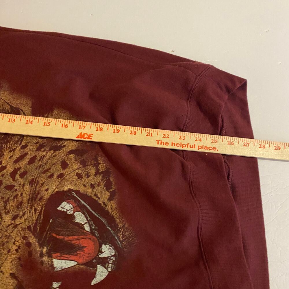Def Leppard Sweatshirt Crewneck Sz L Burgundy Graphic Distressed Cheetah - Picture 6 of 6